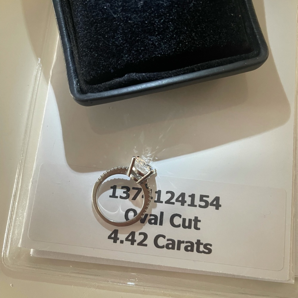 4.42 ct Oval ring - Picture 5 of 9